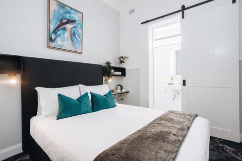 Royal Hotel Wyong - Lightning Ridge Tourism 0