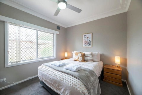 Roycox Cottage - Charming Escape, Fireplace - Lightning Ridge Tourism 1
