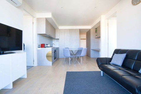 Rundle Retreat - 2BR Apartment With Stunning Views - Lightning Ridge Tourism 3