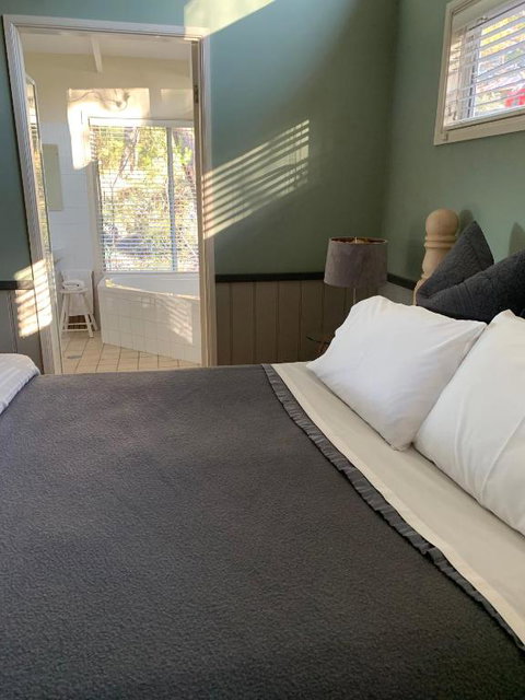 Rustic Spirit - Lightning Ridge Tourism 2