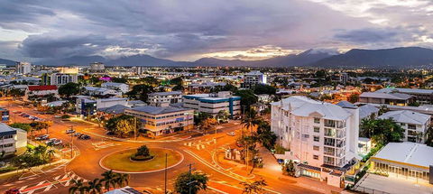 Rydges Esplanade Resort Cairns - Lightning Ridge Tourism 2