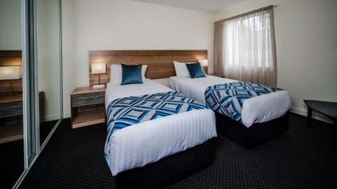 Salamanca Terraces - Lightning Ridge Tourism 1