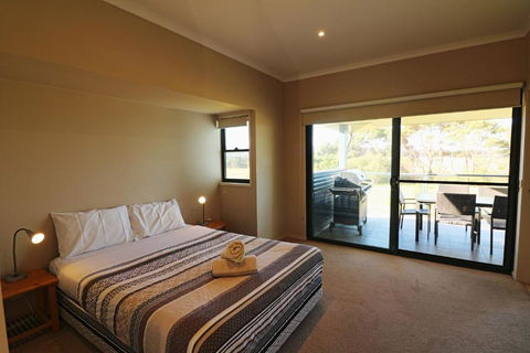 Saltwater Apartments - Lightning Ridge Tourism 1