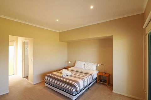 Saltwater Apartments - Lightning Ridge Tourism 2