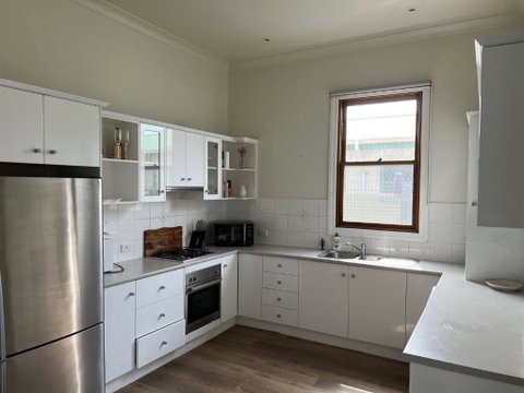 Saltwater Bungalow - WiFi - Lightning Ridge Tourism 2
