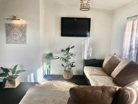 Salty Blue Beach House - Lightning Ridge Tourism 2