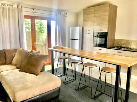 Salty Blue Beach House - Lightning Ridge Tourism 3