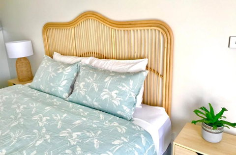 Salty Blue Beach House - Lightning Ridge Tourism 1