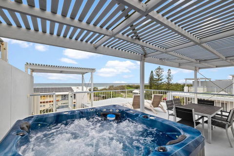Salty Breeze - Rooftop Terrace & Jacuzzi - Lightning Ridge Tourism 0