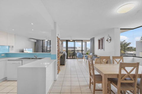 Salty Breeze - Rooftop Terrace & Jacuzzi - Lightning Ridge Tourism 1