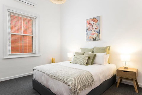 Salty Pines - 3BR House Glenelg South - Lightning Ridge Tourism 2