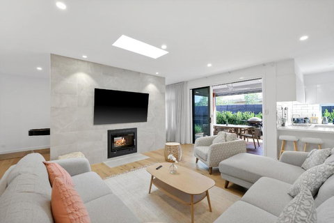 Sanctuary Of Hope By Ready Set Stay - Cowes - Lightning Ridge Tourism 1