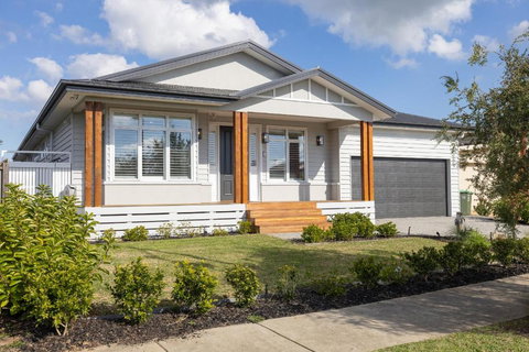 Sanctuary Of Hope By Ready Set Stay - Cowes - Lightning Ridge Tourism 0