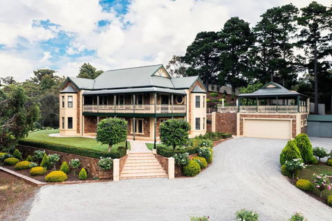 Sand Road Estate - Lightning Ridge Tourism 1