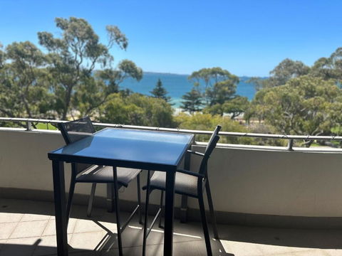 Rockingham Waterfront At Nautilus - Lightning Ridge Tourism 1