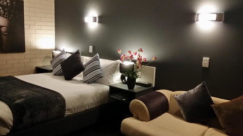 Sandpipers @ Millicent - Lightning Ridge Tourism 1