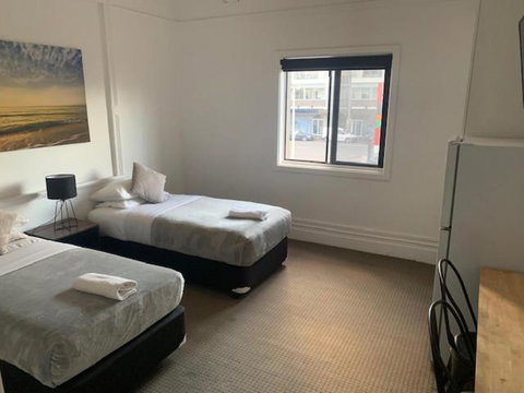 Sandy Bottoms Guesthouse - Lightning Ridge Tourism 2