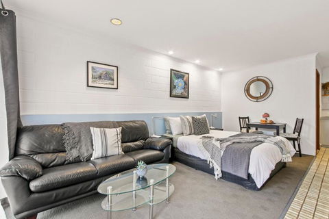 Sandbar Motel - Lightning Ridge Tourism 0