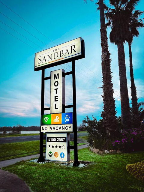 Sandbar Motel - Lightning Ridge Tourism 1