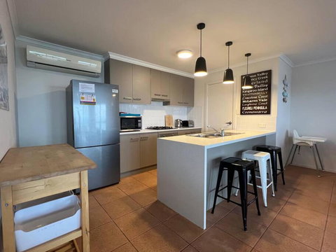 Sandcastle - A Esplanade Place, Stunning Views - Lightning Ridge Tourism 0