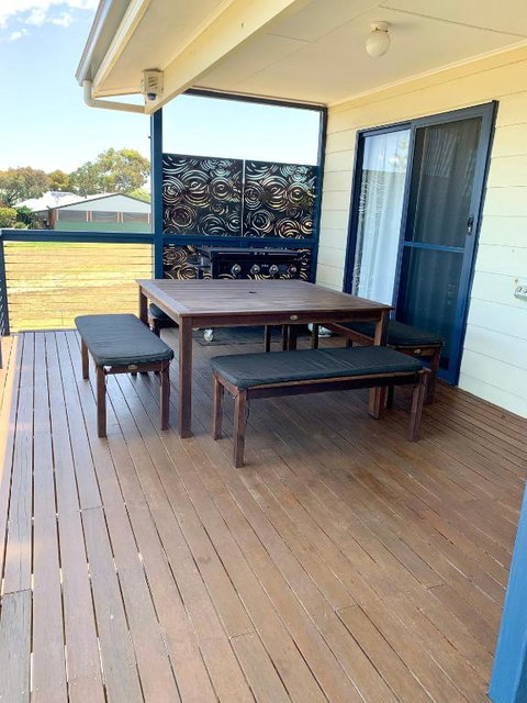 Sandcastle - A Esplanade Place, Stunning Views - Lightning Ridge Tourism 2