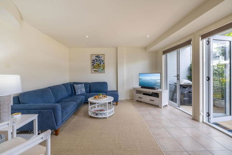 Sandcastles 4 -8 Ala Moana Way - Lightning Ridge Tourism 2