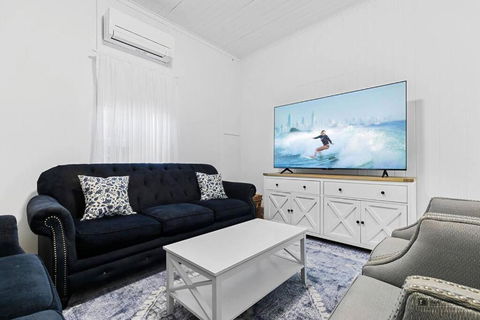 Sandown Beachside Cottage - Lightning Ridge Tourism 1