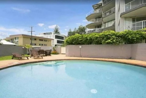 Sandown - Hosted By Burleigh Letting - Lightning Ridge Tourism 0