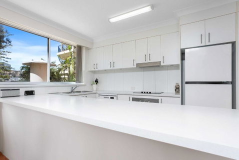 Sandown - Hosted By Burleigh Letting - Lightning Ridge Tourism 3