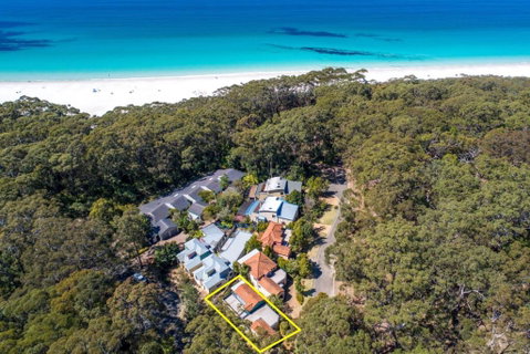 Sandpiper, Hyams Beach - Lightning Ridge Tourism 1