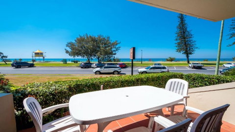 Sandrift Beachfront Apartments - Lightning Ridge Tourism 3