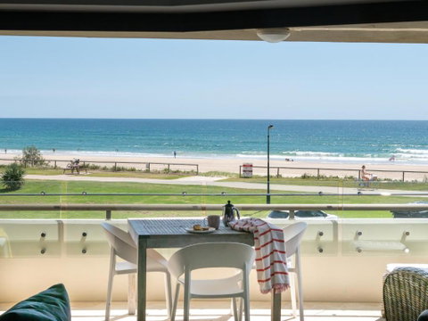 Sandrift Beachfront Apartments - Lightning Ridge Tourism 2