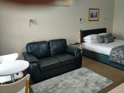 Sandstock Motor Inn Armidale - Lightning Ridge Tourism 1
