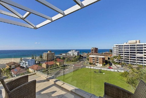 Sandy Cove Apartment The Entrance 31 - Lightning Ridge Tourism 1