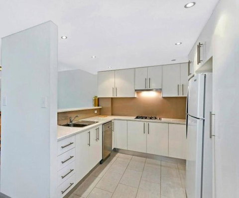 Sandy Cove Apartment The Entrance 46 - Lightning Ridge Tourism 2