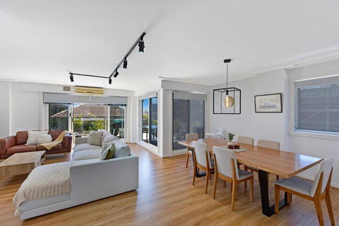 Sandy Cove Apartment The Entrance 8 - Lightning Ridge Tourism 0
