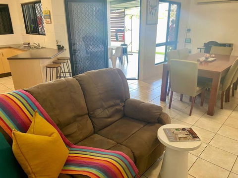 Spacious Retreat On Brenton In Tropical North Queensland - Lightning Ridge Tourism 3