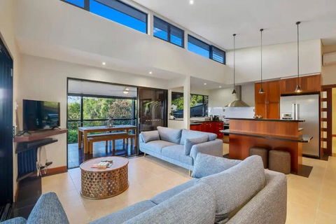 Summer Is Here! Enjoy Exclusive Access For 9, Pool, Media Room, Acreage Estate In Magical Sunshine Coast - Lightning Ridge Tourism 1