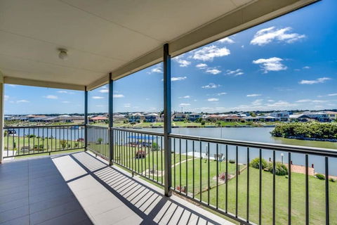 T2 12 Wentworth Pde Hindmarsh Island - No Linen Included - Lightning Ridge Tourism 2