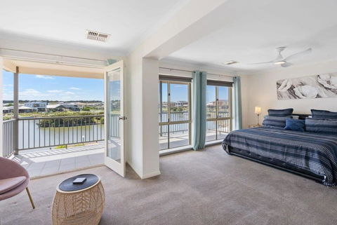 T2 12 Wentworth Pde Hindmarsh Island - No Linen Included - Lightning Ridge Tourism 0