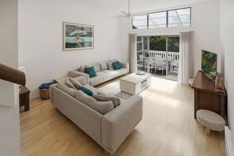 THE BAY - Luxury Accommodation By The Sea - Lightning Ridge Tourism 0