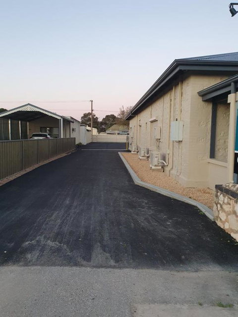 The Bend Abode - Lightning Ridge Tourism 3