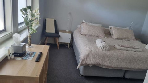 The Bend Abode - Lightning Ridge Tourism 1