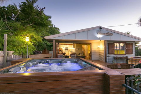 Beachside Cottages - Lightning Ridge Tourism 0