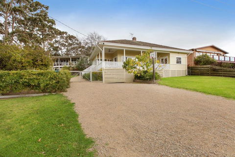 BEACHSIDE GETAWAY - DROMANA - Lightning Ridge Tourism 0