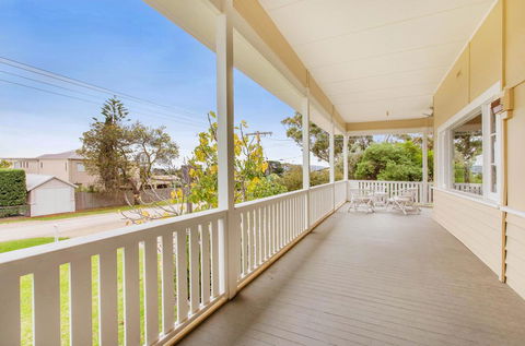 BEACHSIDE GETAWAY - DROMANA - Lightning Ridge Tourism 3
