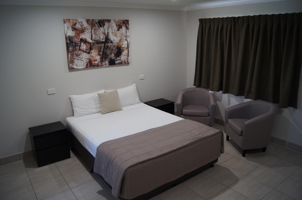 Kingfisher Bay Resort ACT Lightning Ridge Tourism