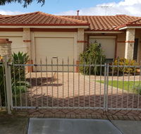 Beachside Retreat - Lightning Ridge Tourism