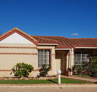 Beachside Retreat 2 - Lightning Ridge Tourism