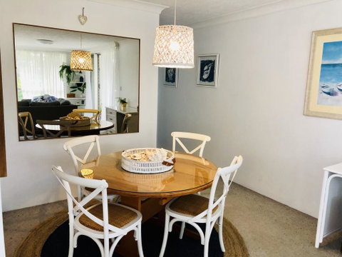Beachy, Bright, And The Best Location On The GC! - Lightning Ridge Tourism 1